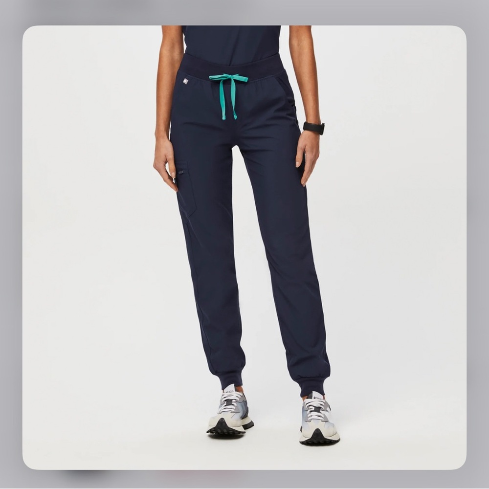Navy FREEx Lined Zamora - Petite Jogger Scrub Pants